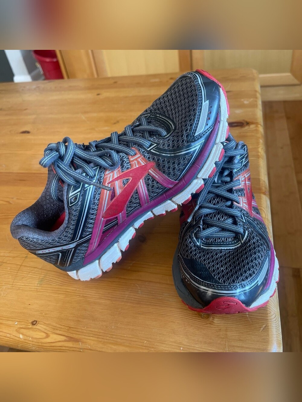 Brooks Women's Running Shoes - Black with Pink Accent